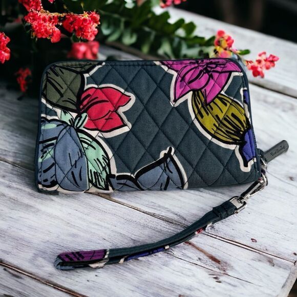 NWT Vera Bradley Grab & Go Wristlet Falling Flowers - Picture 1 of 5